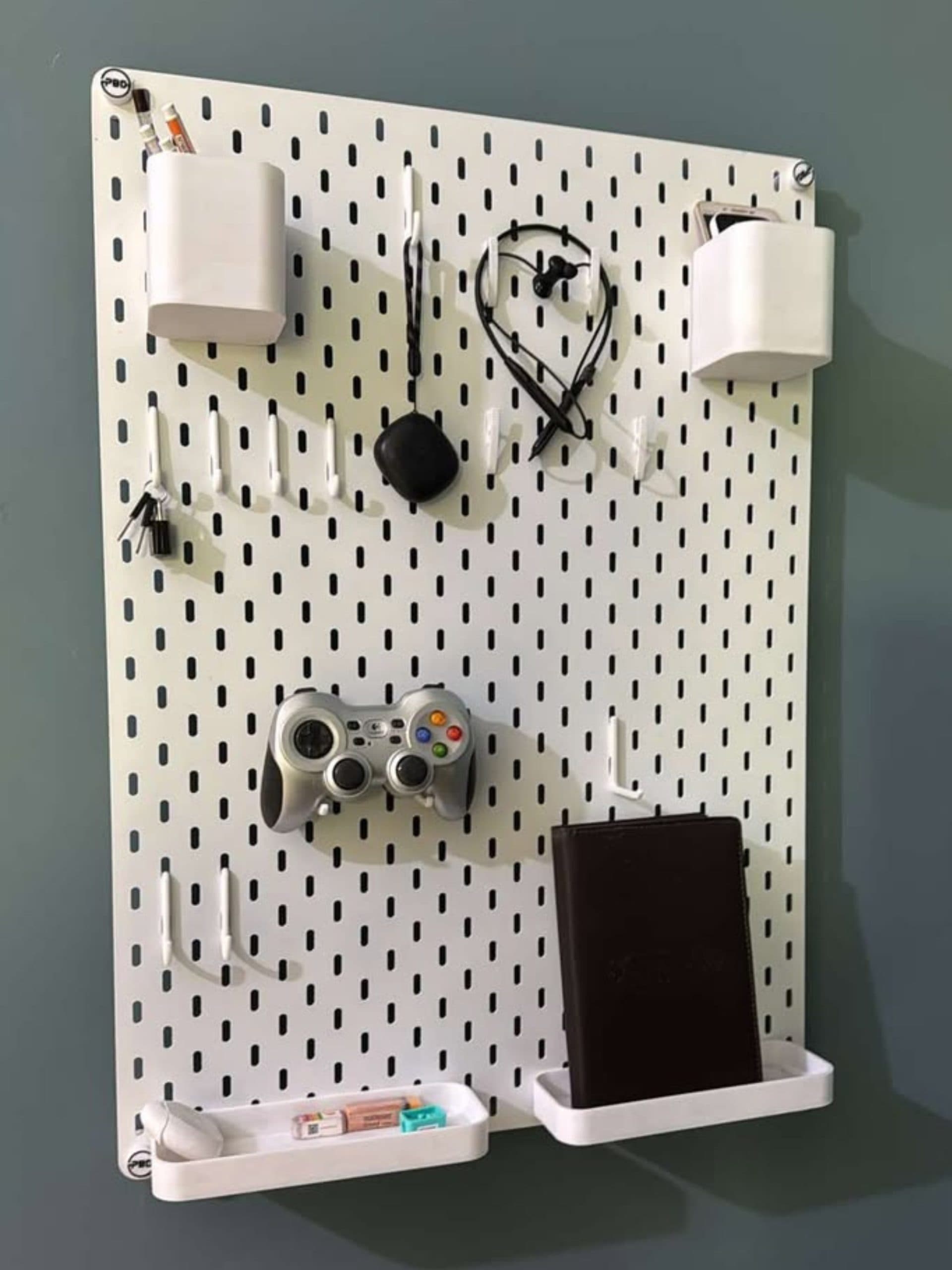 Workhorse Aesthetics – 22×30 Square Inch PegBoard